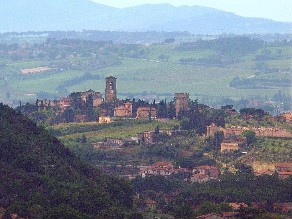 Non a caso sullo stemma del Comune campeggiano grappoli d uva accanto alla torre.