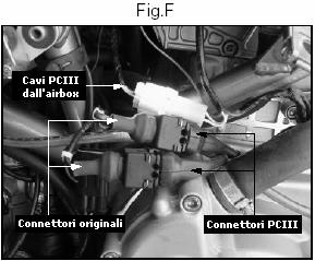 Il connettore con la V va collegato al connettore del PCIII con il cavo Arancione. Il connettore originale con la O va collegato al connettore PCIII con il cavo Giallo.