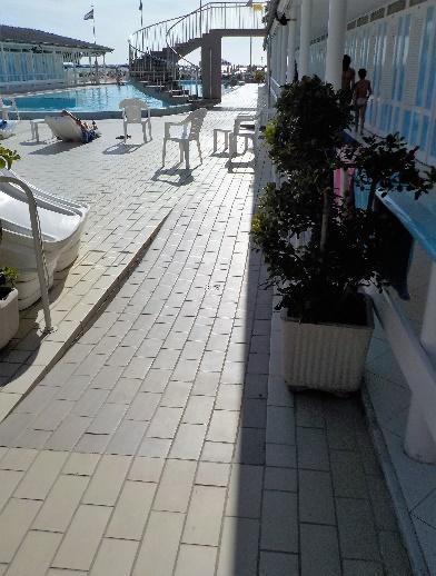 La piscina è raggiungibile tramite rampa: lungh.