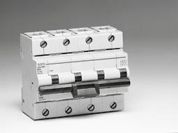 Interruttori automatici magnetotermici Interruttori automatici magnetotermici Serie E8S ka IEC97 ka () In (A) 0 5 Imballo unitario 8 8 8