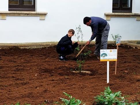 della quale si è ribadito alle componenti che il progetto prevede la cura e la manutenzione dell orto anche dopo la chiusura della scuola, grazie ai volontari delle