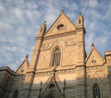 5 CATTEDRALE DI SAN GENNARO Cattedrale di San Gennaro. Il Duomo di Napoli è il luogo del culto di San Gennaro.