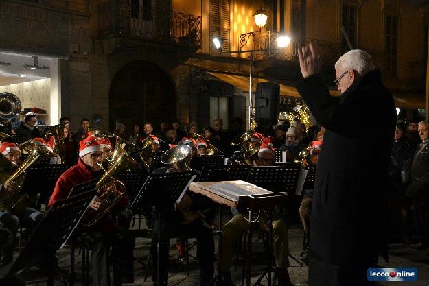 Lecco: ''tubauguri'' in piazza XX settembre con gli ottoni del Maestro Colombo leccoonline.com/articolo.