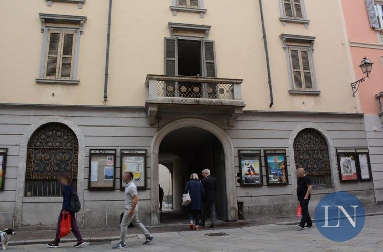 Manzoni 1 L associazione dei commercianti si è aggiudicata Palazzo Ghislanzoni Il Comune investirà i soldi della vendita per il restauro di Villa Manzoni LECCO Le buone notizie sono due: dopo quattro