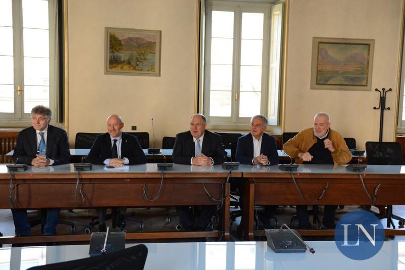 Manzoni 3 Da sinistra Angelo Belgeri, Alberto Riva, Antonio Peccati, Sergio Colombo, Peppino Ciresa Siamo contenti per questa acquisizione, è una parte di Lecco che rimane a Lecco.