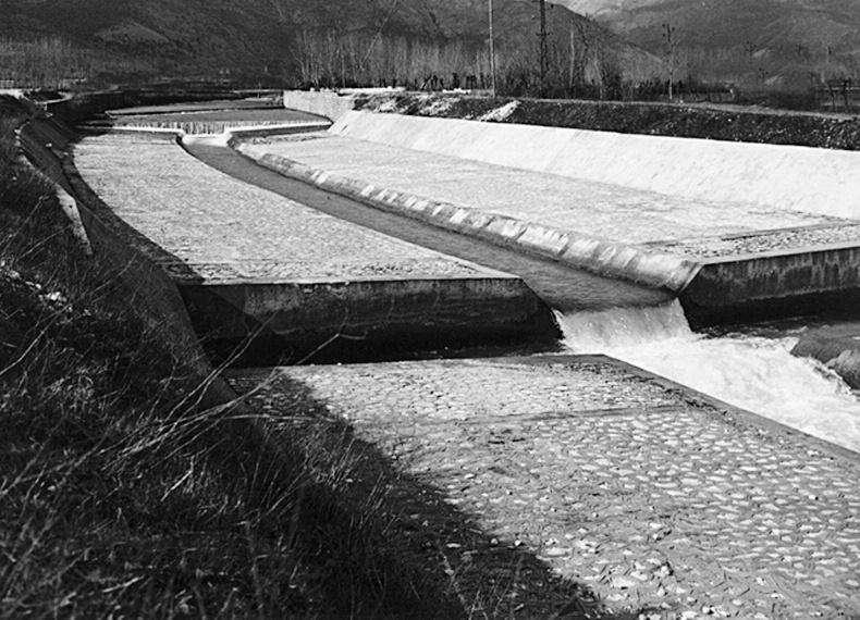 192 Impresa Lamberto Bajetti Roma - Lavori di sistemazione del fiume Rapido tra la strada dell'olivella e la via Casilina nel 1956 (foto Alinari).