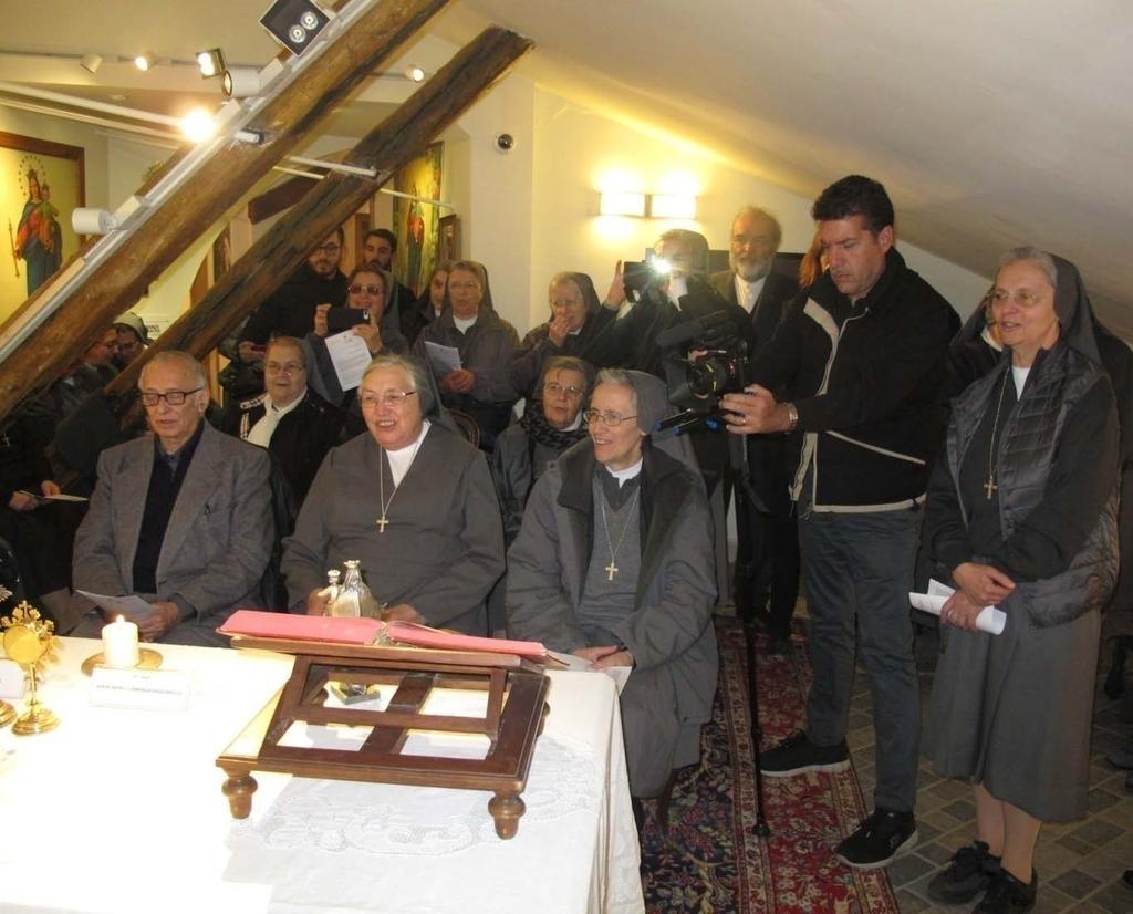 Madre Mazzarello, la Sua reliquia ed altri oggetti.