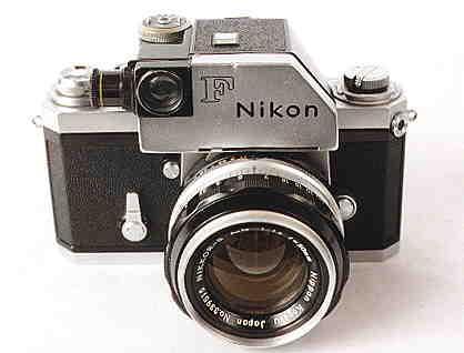 TEDESCHI E GIAPPONESI : INDUSTRIE A CONFRONTO 1935 : la prima Canon I giapponesi che copiano Le industrie nazionali Anni 60, la Nikon F e il boom