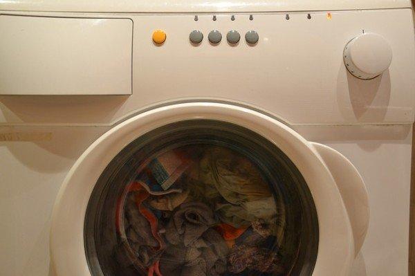 Vivi in un appartamento in affitto e, sul più bello, si rompe la lavatrice di proprietà del padrone di casa che hai trovato