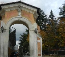 PORTA CASTELLO 5 Porta Castello. È la porta più elevata dell Aquila.
