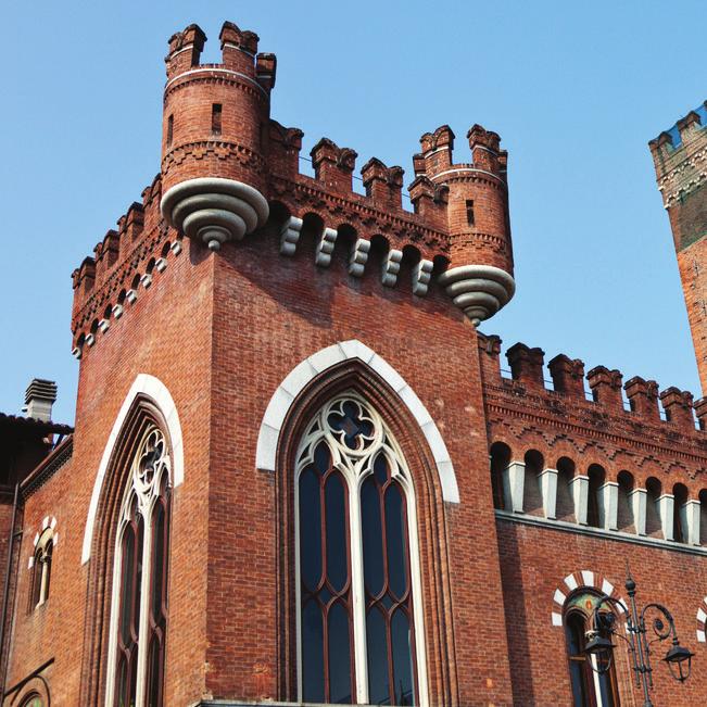 Oltrepassando la porta si giungeva al Borgo San Martino, a connotazione popolare e ricco di botteghe. PALAZZO CATENA 250 mt 3 Palazzo Catena. È tra gli edifici più antichi della città.