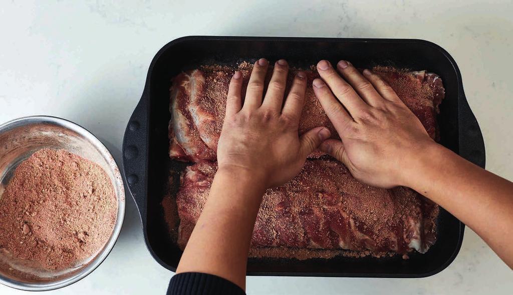 Il corpo in alluminio pressofuso di grande spessore ha una base perfettamente piatta che non si deforma in forno o durante il raffreddamento, conduce il calore in modo uniforme con il vantaggio di