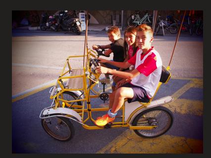 Noleggio Bici e Tandem su Lungomare Europa Il Noleggio Biciclette La Mola, che offre anche servizio di edicola si trova in Via Marconi 14 a Varazze, proprio all'inizio dello splendido Lungomare