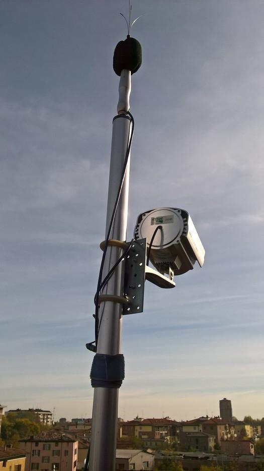 94M4 Ripresa video del passaggio dei treni: Telecamera (modello CCD-86A/80M), con sistema ad infrarossi per riprese notturne Registratore digitale per videosorveglianza (modello DVR 440 TAB(S)) per