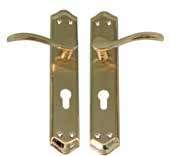 chiusura in acciaio cromato. Corsa 0 mm ( mandate) 35 Mortice lock for wooden doors Reversible chrome steel latch Distance between handle and cylinder 70 mm.