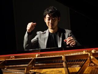 MAGGIO 7 maggio 2020, ore 21 Shinnosuke Inugai, pianoforte Musiche di Beethoven Premiato al Concorso Beethoven di Bonn, Shinnosuke Inugai è uno degli artisti più importanti della sua generazione.