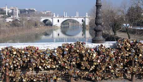 istituzioni/institutions Il XX Municipio è un territorio vastissimo, pari per estensione alla città di Milano, e parte da Ponte Duca d Aosta e seguendo i confini del fiume Tevere arriva fino ai