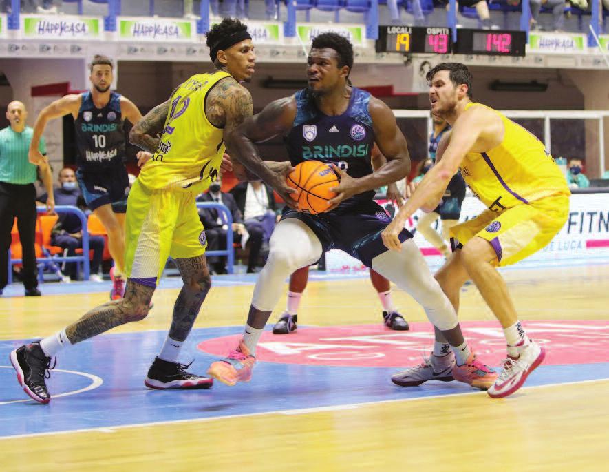 9801956 BRINDISI BATTE SASSARI E POI CROLLA IN CHAMPIONS LEAGUE CON HOLON Nick Perkins in