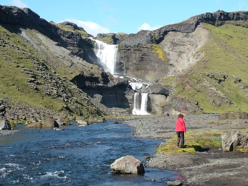 7 giorno: Sprengisandur partiremo per affrontare un lungo viaggio lungo la pista di Sprengisandur, la più lunga degli altopiani islandesi con i suoi 200 km, costituisce un antico collegamento tra il