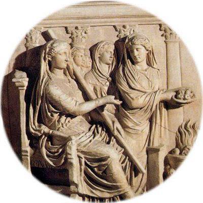 La dea Vesta è la dea del focolare della casa. LA RELIGIONE DEI ROMANI I Romani sono politeisti. Dagli Etruschi imparano la divinazione. Dai Greci prendono molte divinità a cui però cambiano il nome.