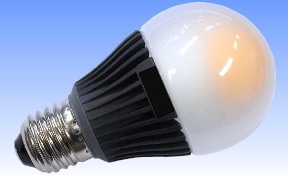 8539-8539 Ampolla a diodi emettitori di luce (LED) a forma di lampada a incandescenza standard, comprendente parecchi diodi a emissione luminosa ubicati in un involucro di materia plastica, circuiti