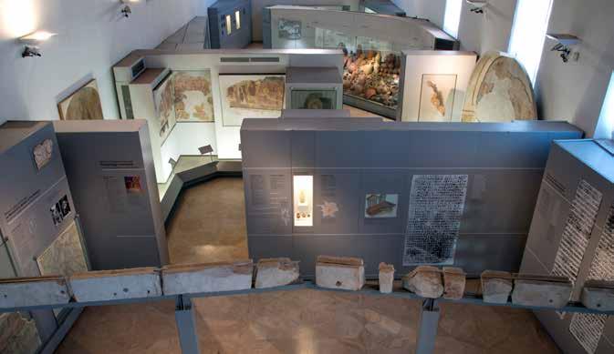 Il Museo di Crypta Balbi ha 3 piani: Al piano terra puoi vedere gli oggetti che sono stati trovati nel Monastero e nel Conservatorio di Santa Caterina Al piano 1 vengono organizzate delle moste.
