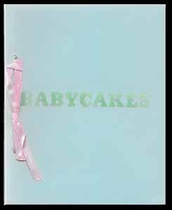 46. RUSCHA Edward (Omaha, Nebraska 1937), Babycakes. With Weights, senza luogo, Edward Ruscha, [stampa: Multiples Inc.], 1970, 19x15 cm., cartoncino azzuro con fiocco in raso rosa, pp.