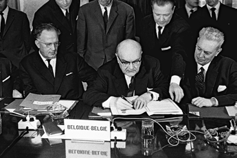 postbellici. Nel 1945 Spaak assurse a fama internazionale a seguito della sua elezione a presidente della prima sessione dell Assemblea generale delle Nazioni Unite.