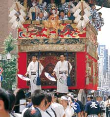 Quasi ogni giorno, in qualche parte del Giappone, è probabile che si stia celebrando un festival, una matsuri.