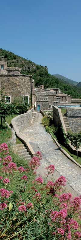 Castelvecchio di Rocca Barbena La visita del meraviglioso centro storico di Albenga ci offre esempi di arte a cielo aperto: il cuore è Piazza S.