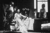 Le nozze di Figaro, (atto III). Scene di Luchino Visconti e regia di Alberto Fassini.