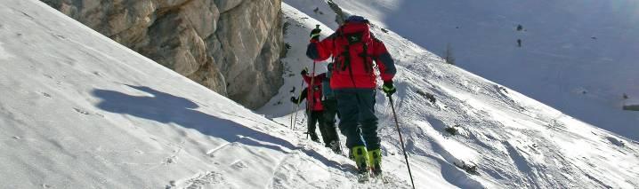 Scialpinismo Informazioni importanti per scialpinisti Lo scialpinismo ha riscosso negli ultimi anni grande interesse ed entusiasmo in molte persone.