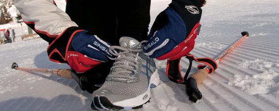 Escursioni invernali Le montagne come terapia escursionistica: Camminare con i bastoncini: corretto impiego Il soggiorno in montagna é sano se lo si sfrutta correttamente, questo il risultato di uno