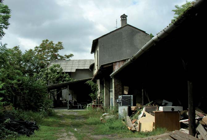 236 LE CASCINE DEL COMUNE DI MILANO LE CASCINE DEL COMUNE DI MILANO 237 Cascina Vaiano Valle via Vaiano Valle 45 zona 4 Cascina Villa Landa Via Corelli, 142 zona 3 uso Disuso *Una parte della