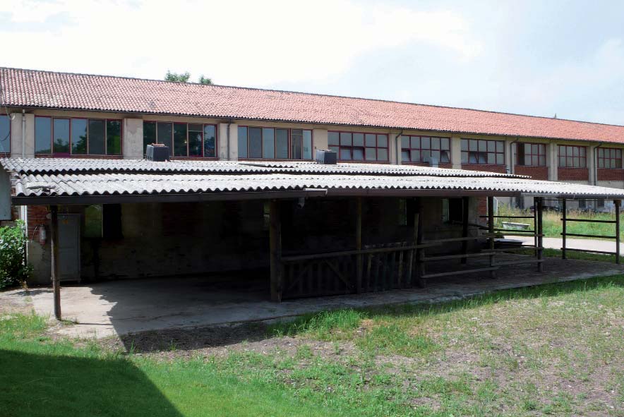 184 LE CASCINE DEL COMUNE DI MILANO LE CASCINE DEL COMUNE DI MILANO 185 Cascina Biblioteca Via Casoria, 50 Zona 3 Cascina Boldinasco Via De Lemene, 48/50 Zona 8 uso Accoglienza, cura, integrazione: