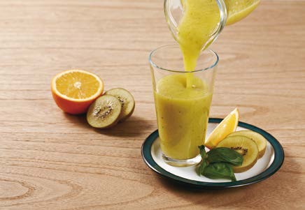 SUCCHI MISTI 3 Succo di Arancia e Kiwi Calorie: ISTRUZIONI 037 Sbucciare l arancia e tagliarla in pezzi di dimensioni adeguate.
