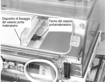 Vassoio portamaterassino 1. Aprire lo sportello di accesso lato testa. 2. Fare scorrere il vassoio verso sinistra fino a raggiungere il fermo. 3. Togliere il materassino dal vassoio. 4.