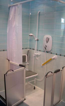 3.1 Vivere in casa: Il bagno oltre il limite dell area doccia e lo scarico preferibilmente in angolo) questo problema non sussiste.