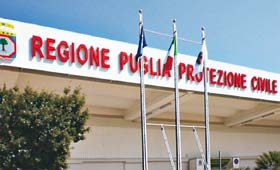 http://comunicazione.regione.puglia.it www.protezionecivile.puglia.it comunicazione La Regione che ascolta e comunica In Puglia la comunicazione riveste un ruolo strategico e di primo piano.