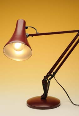 APPENDICE D Esempi pratici D.1.12. Luce da tavolo Una luce da tavolo ha incorporata una lampada standard al tungsteno in una plafoniera con apertura frontale. La plafoniera ha un diametro di 17 cm.