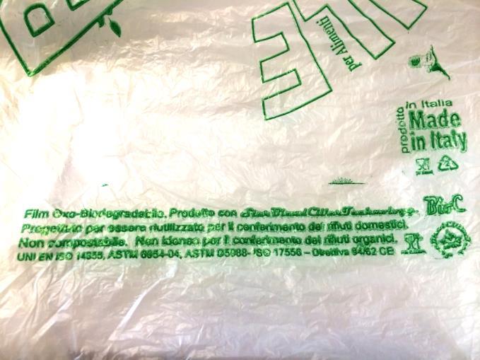 Ricapitolando, la legge prevede che possano essere commercializzati solo: sacchetti monouso biodegradabili e compostabili (i cosiddetti sacchetti molli conformi allo standard UNI EN 13432:2002);
