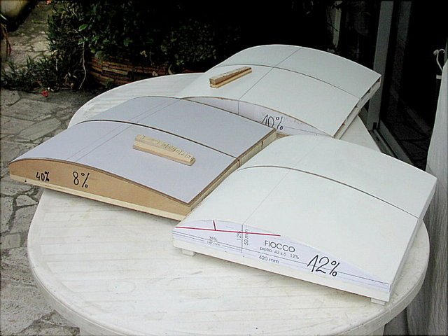 Ho finito la costruzione delle forme per fare le vele, al 8%, 10% e 12% di freccia con profilo tratto da elissi. 13.