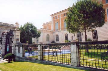 invitati. Palazzo Braschi mise a disposizione le sue sale per il grande ricevimento di inaugurazione e l'iniziativa fu ampiamente riportata dalla stampa.