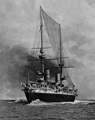 L incrociatore Carlo Alberto su cui Marconi svolge nel 1902 decisivi esperimenti, sulla capacità delle onde radio di superare ostacoli e lunghe distanze.