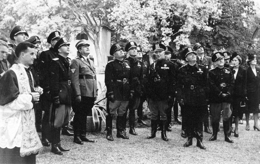 Pontecchio Marconi - 7 ottobre 1941 - Mussolini assiste all inaugurazione della lapide posta sotto la