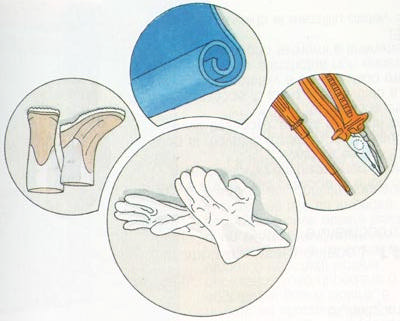 utilizzando guanti isolanti ed attrezzi isolati); fare inoltre attenzione a non avvicinarsi ad