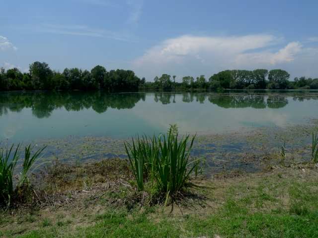 Anche in questo caso ci si inserisce in un contesto di elevato valore ambientale e paesaggistico (vedi foto 12 e 13), anche se proseguendo si incontrano, lungo le strade di collegamento, alcune zone