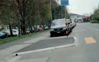 Incroci e piazze Spazi laterali avanzati per migliorare le condizioni di attraversamento della carreggiata Ogni incrocio, o piazza, è con - cepito e gestito in modo diverso in funzione della sua