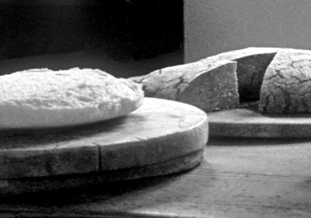 CN luglio 1961 La mica di Pentecoste di Ettorina Borroni Molti anni fa, nel giorno di Pentecoste veniva distribuito un pane per ogni abitante, la mica di Pentecoste.