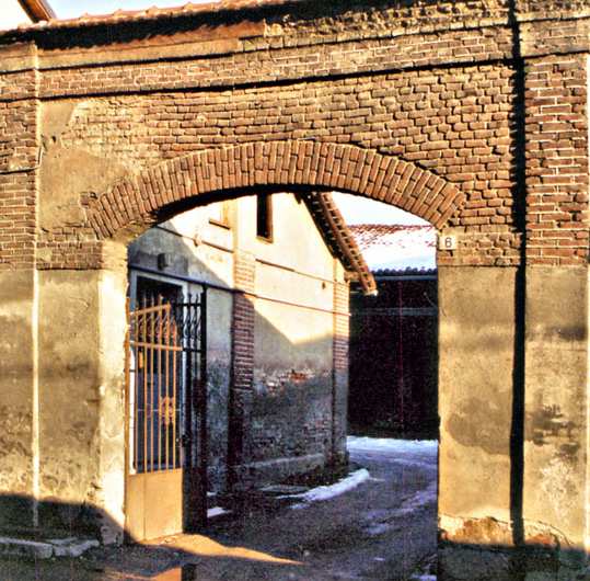 CN marzo 1983 A Cesate c era un setificio di Walter Altonero In via Verdi al n. 6 esisteva ai primi del 900 un setificio.